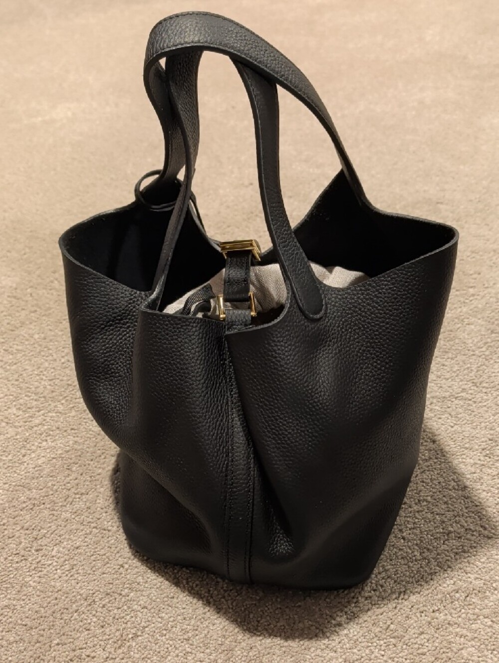 Real Genuine Leather Structured Bucket Bag Padlock Key Charm Black - Picture 5 of 8
